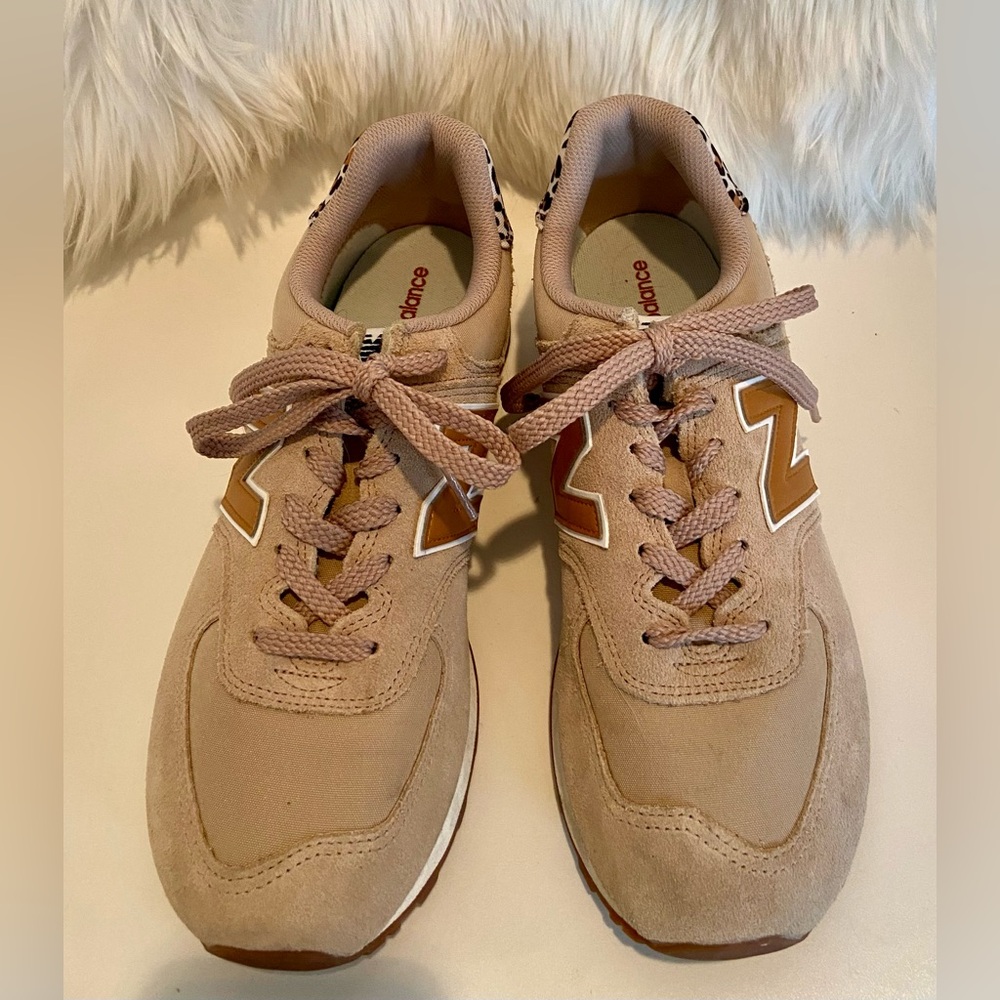 New Balance Women’s 574 V2 Animal Print Sneaker in color Mindful, size 11.5 - Picture 7 of 11